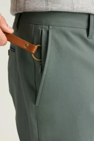Adoptez un style décontracté avec le pantalon chino stretch pour homme 2.0 de Bonobos