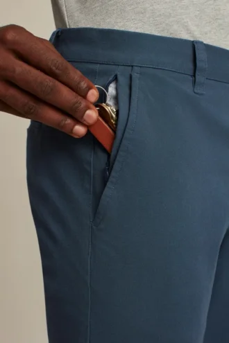 Adoptez un style décontracté avec le pantalon chino stretch pour homme 2.0 de Bonobos