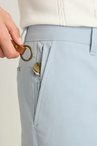 Adoptez un style décontracté avec le pantalon chino stretch pour homme 2.0 de Bonobos