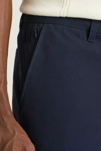 Adoptez un style décontracté avec le pantalon chino stretch pour homme 2.0 de Bonobos