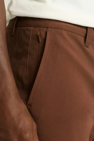 Adoptez un style décontracté avec le pantalon chino stretch pour homme 2.0 de Bonobos