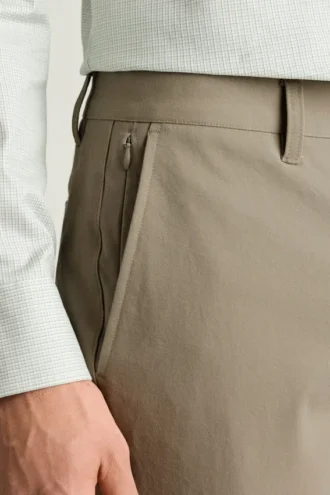 Adoptez un style décontracté avec le pantalon chino stretch pour homme 2.0 de Bonobos