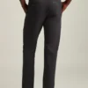 Adoptez un style décontracté avec le pantalon chino stretch pour homme 2.0 de Bonobos