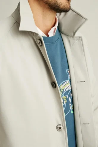 Affrontez les jours de pluie avec style grâce à la veste Mac italienne de Bonobos