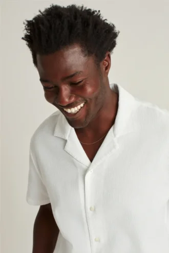 Chemise à col camp et coupe décontractée