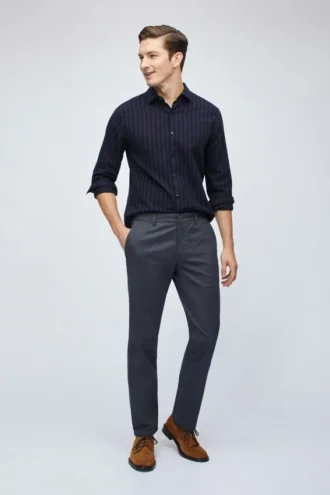 Chino stretch teint dans la masse