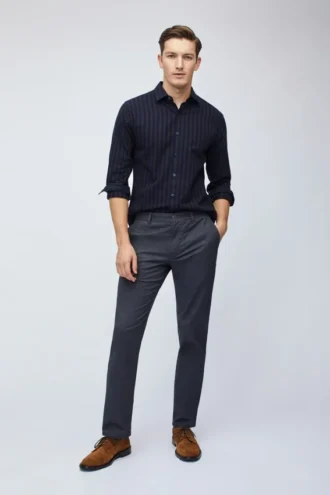 Chino stretch teint dans la masse