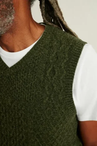 Gilet à col rond en laine torsadée