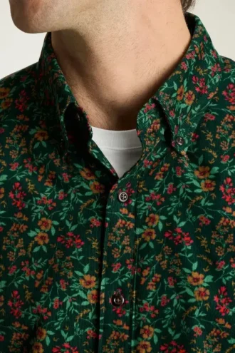 La chemise en velours côtelé extensible