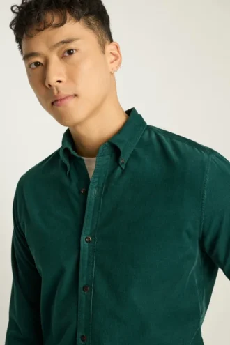 La chemise en velours côtelé extensible