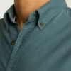 La chemise en velours côtelé extensible