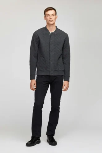 La veste bomber matelassée à motif gaufré