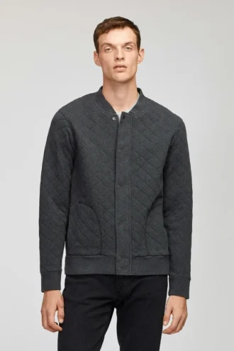 La veste bomber matelassée à motif gaufré
