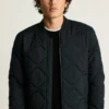 Le blouson bomber matelassé en nylon