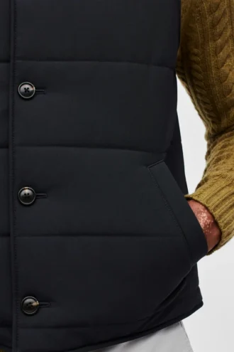 Le gilet matelassé en laine stretch