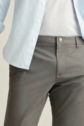 Stretch Washed Chino : coupe ajustée et Slim Fit