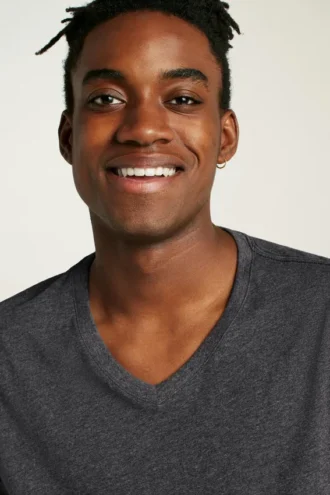 T-shirt à col en V en coton biologique