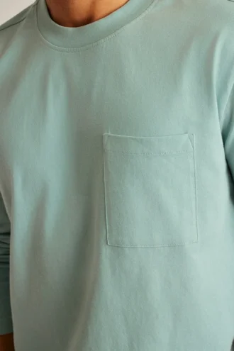 T-shirt à manches longues et poche, épaisseur moyenne