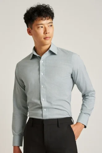 Une chemise pour le bureau et le dîner – Chemise boutonnée à porter par-dessus le pantalon