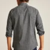 Une chemise pour le bureau et le dîner – Chemise boutonnée à porter par-dessus le pantalon