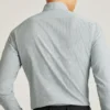 Une chemise pour le bureau et le dîner – Chemise boutonnée à porter par-dessus le pantalon