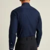 Une chemise pour le bureau et le dîner – Chemise boutonnée à porter par-dessus le pantalon